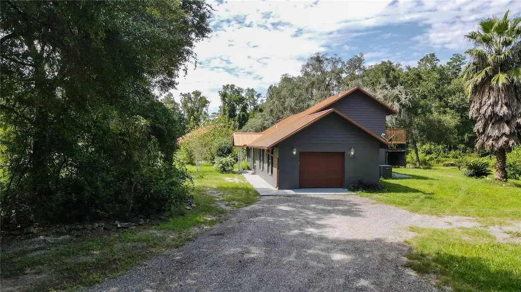 131 Riley Lake Drive Hawthorne FL 32640
