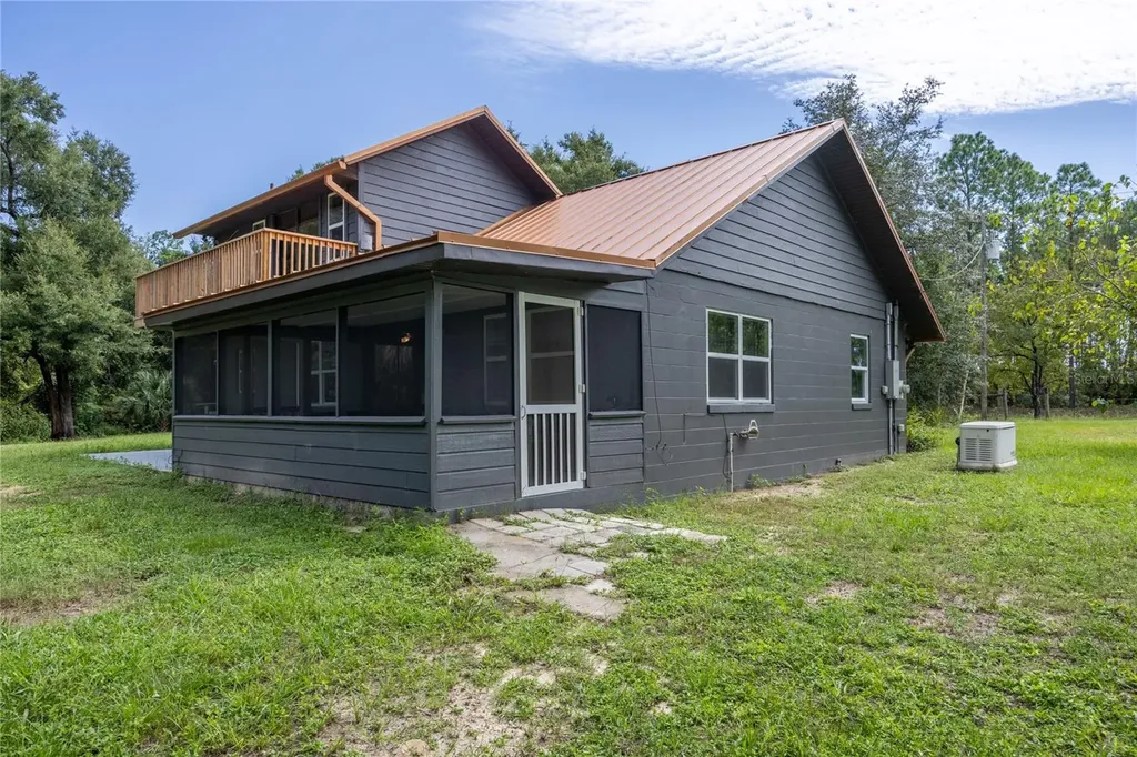 131 Riley Lake Drive Hawthorne FL 32640