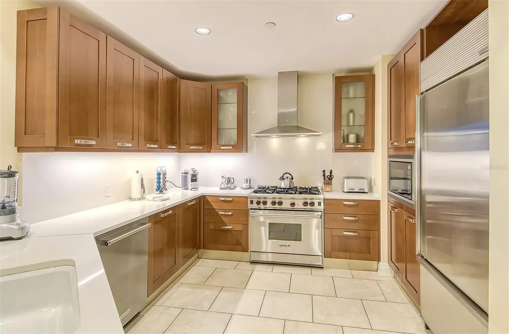 915 Seaside Drive Sarasota FL 34242