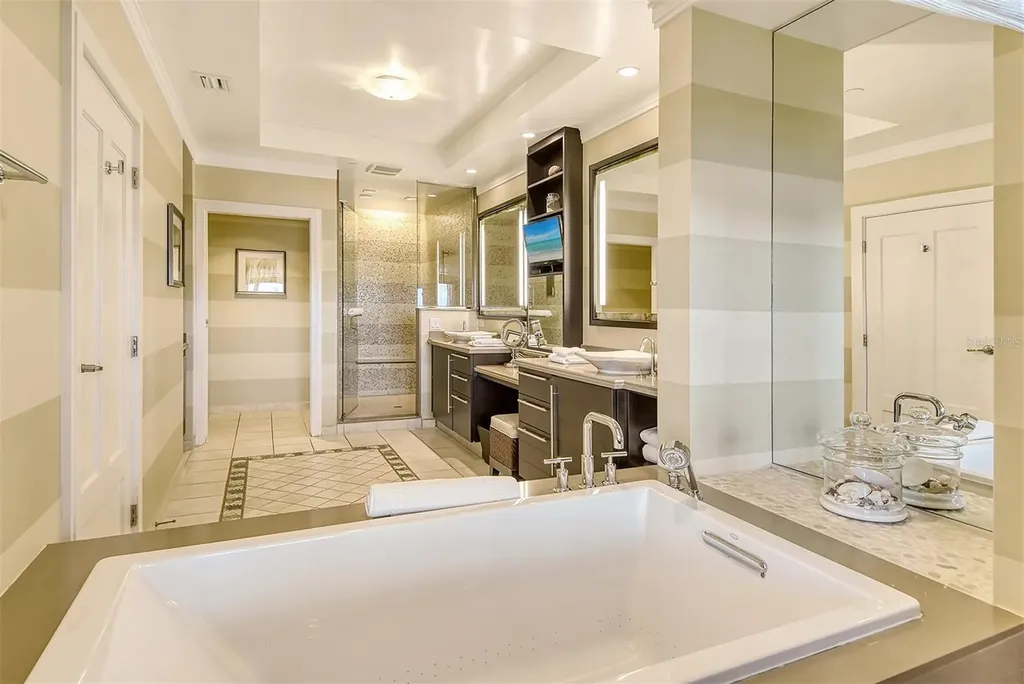 915 Seaside Drive Sarasota FL 34242