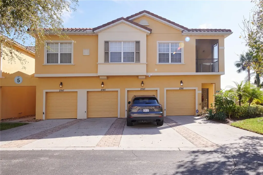 2745 Oakwater Drive Kissimmee FL 34747