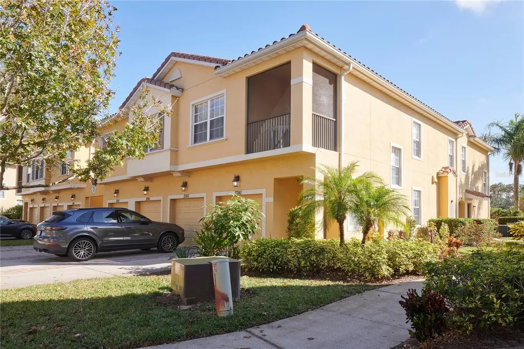 2745 Oakwater Drive Kissimmee FL 34747