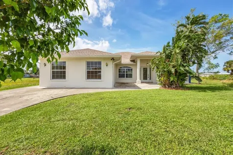 416 Hacienda Street North Port FL 34287