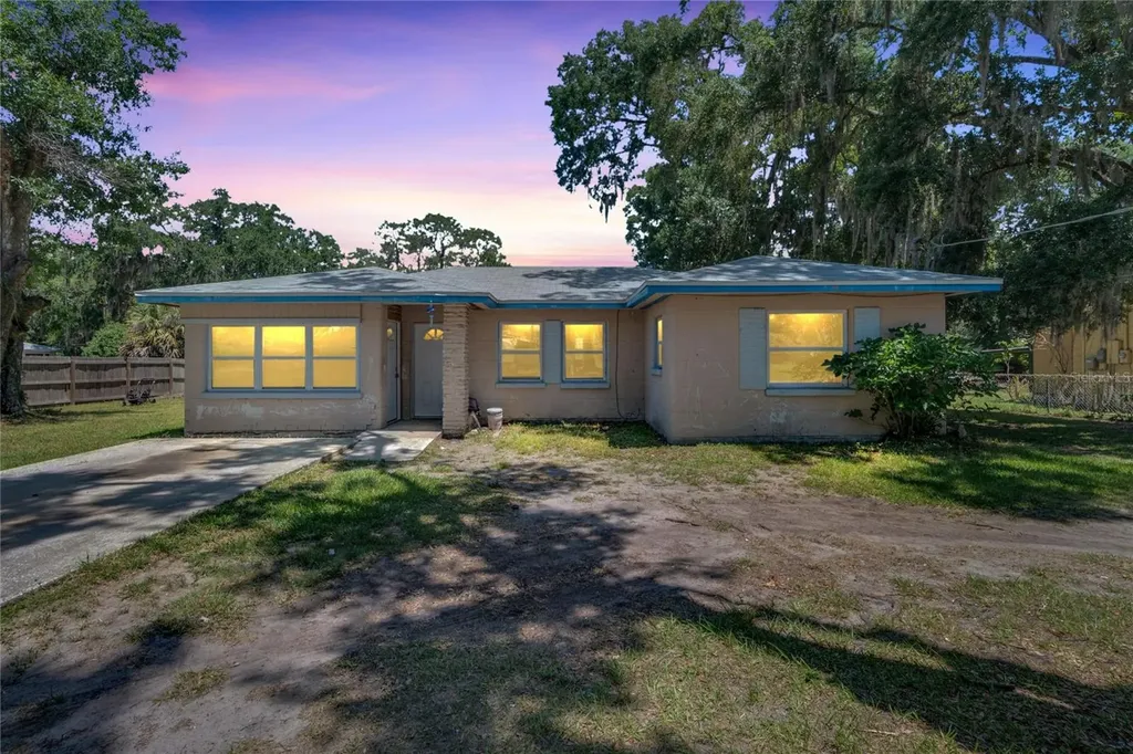 1404 E Frances Avenue Plant City FL 33563