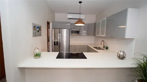 2058 España Street San Juan PR 00911