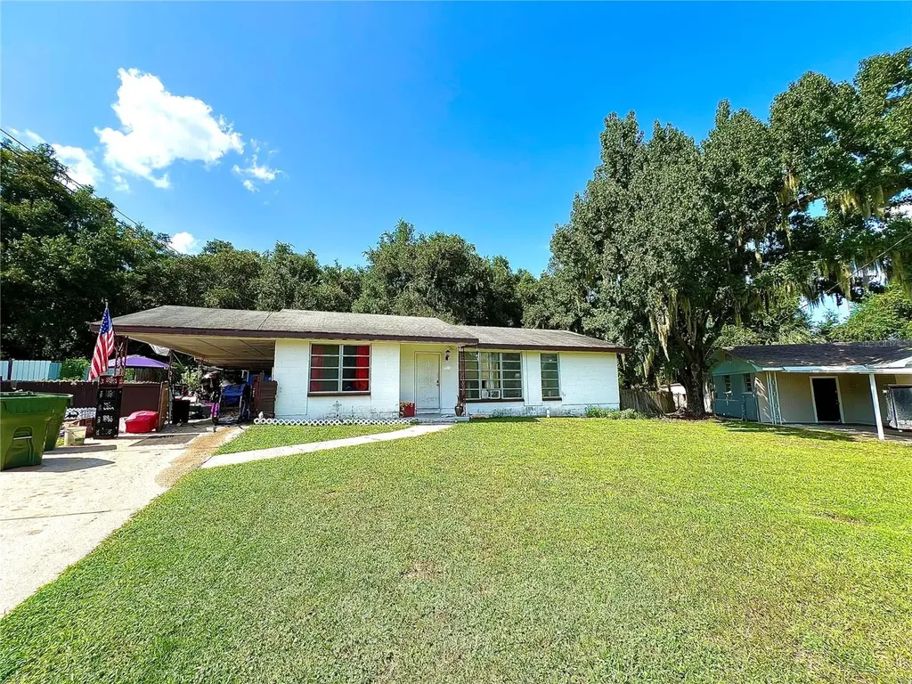 1610 Crest Avenue Leesburg FL 34748