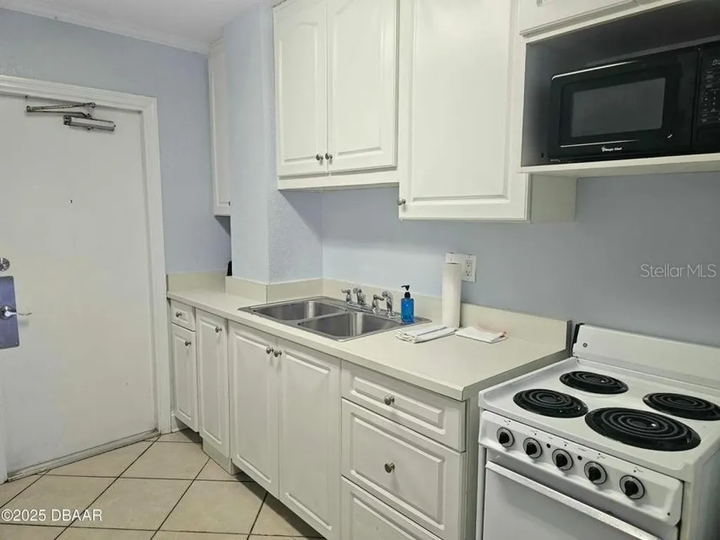 1233 S Atlantic Avenue Daytona Beach FL 32118