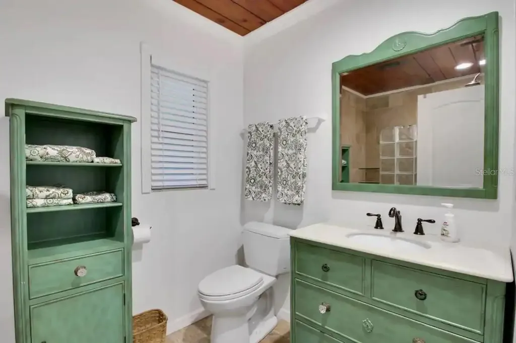 2795 A N Beach Road Englewood FL 34223
