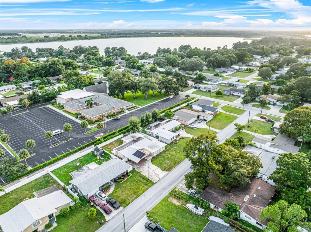 912 Avenue T SE Winter Haven FL 33880