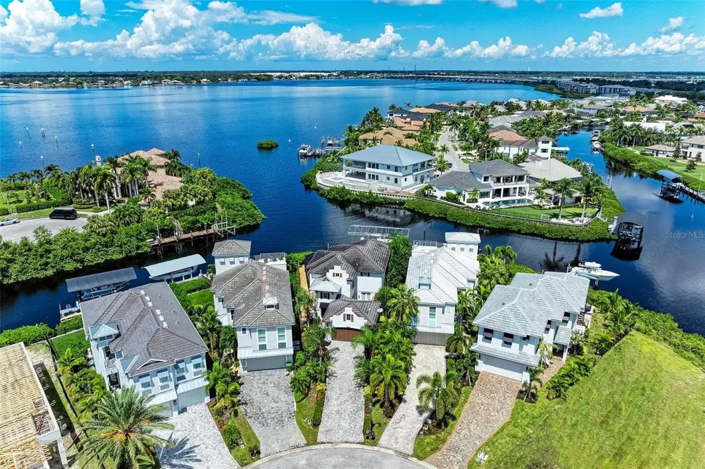 4605 5th Avenue NE Bradenton FL 34208