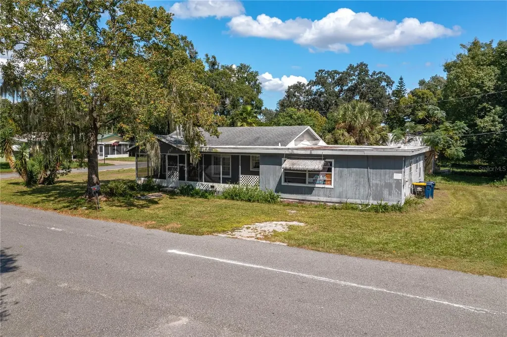 217 Clinton Street Auburndale FL 33823