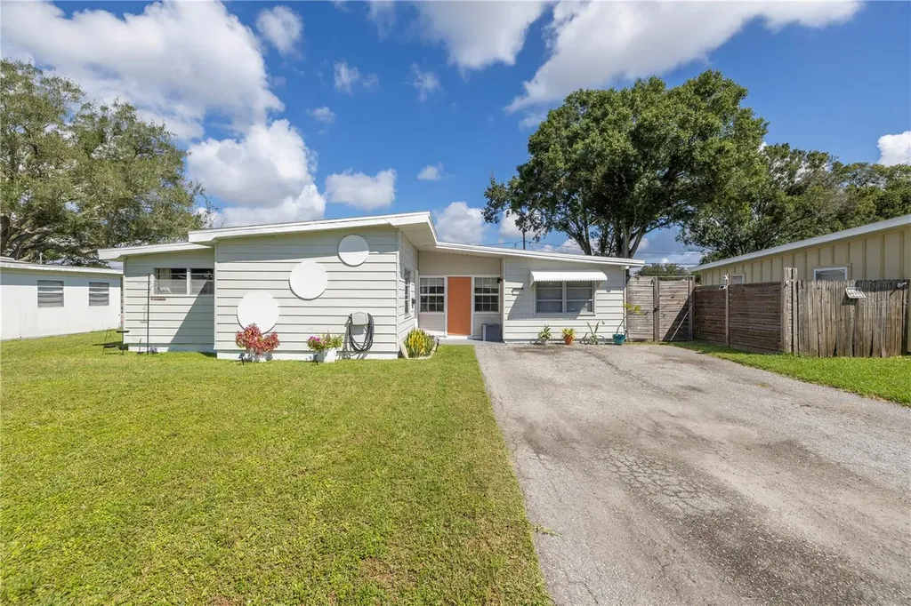 1043 60th Avenue N St Petersburg FL 33703