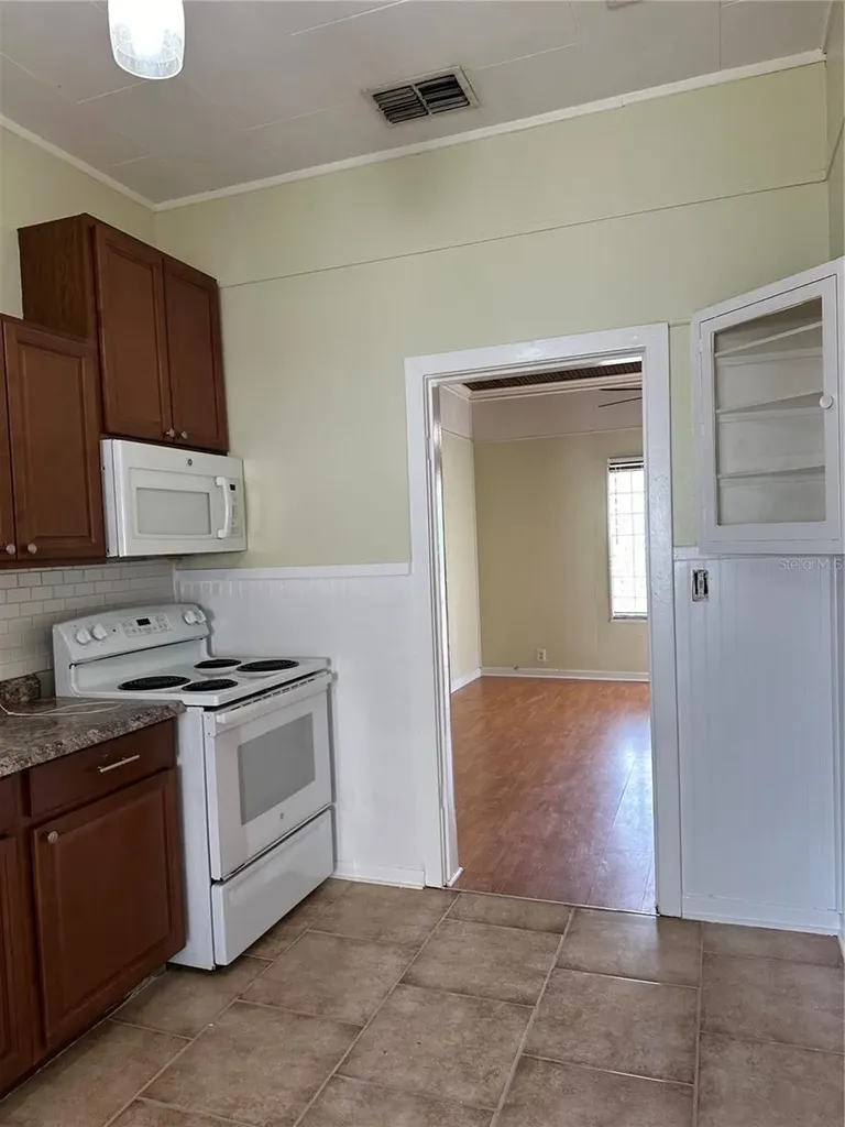 109 Hibiscus Street Tarpon Springs FL 34689