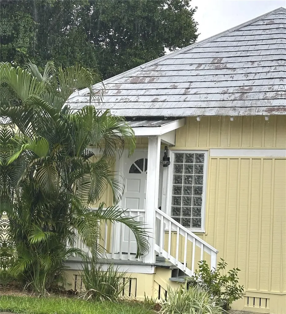 109 Hibiscus Street Tarpon Springs FL 34689