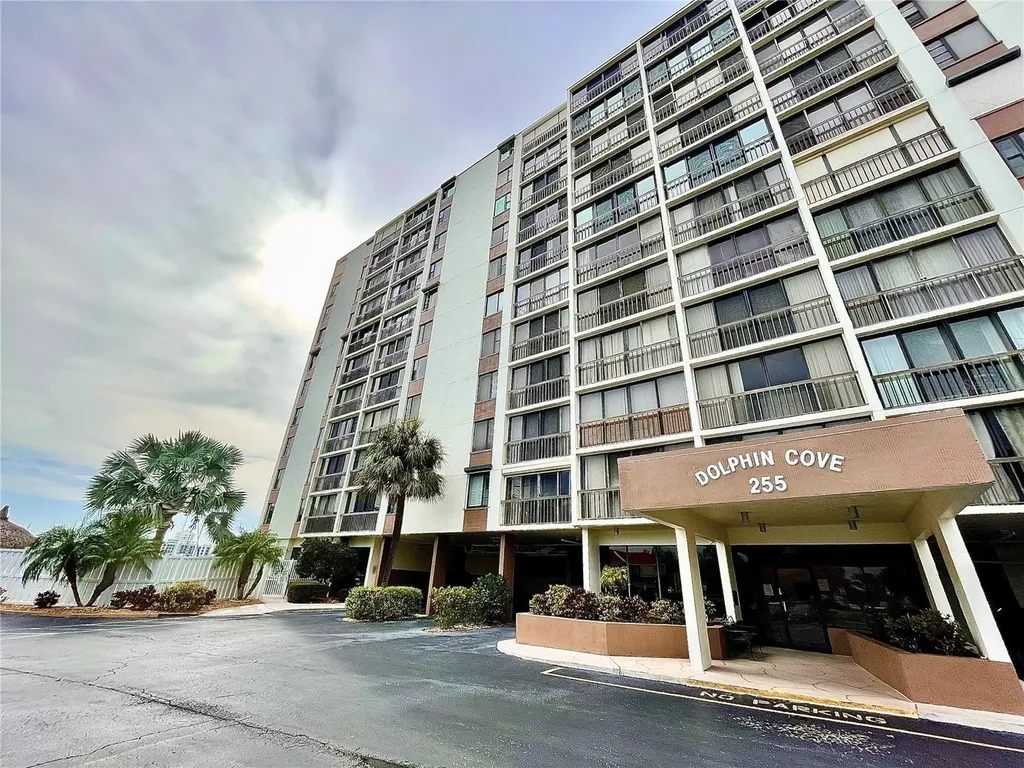 255 Dolphin Point Clearwater FL 33767