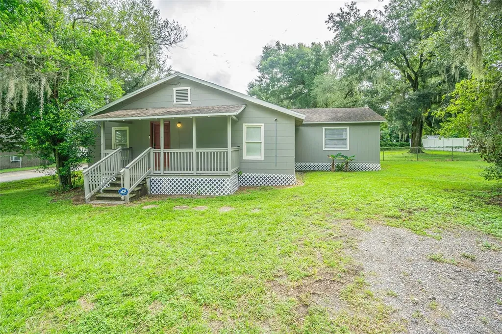 1812 N Barnes Street Plant City FL 33563