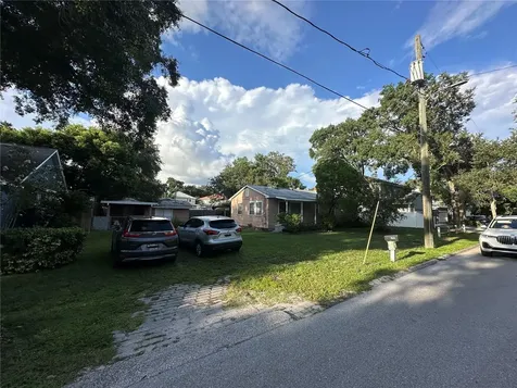 3305 W Oakellar Avenue Tampa FL 33611