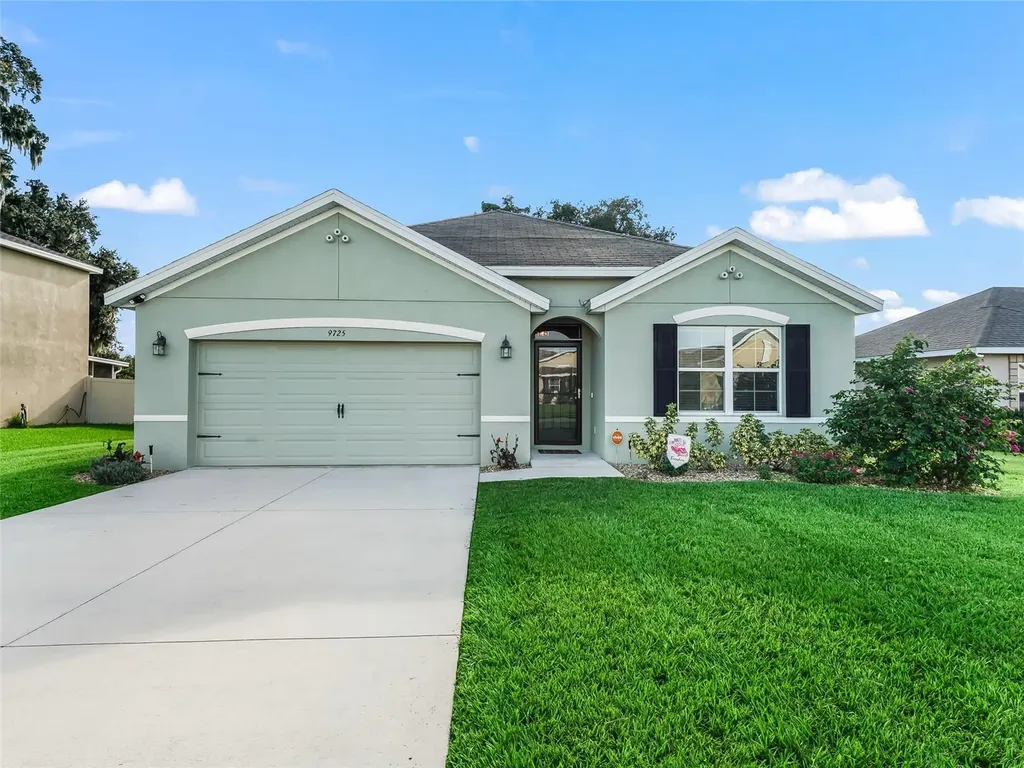 9725 Pepper Tree Place Wildwood FL 34785