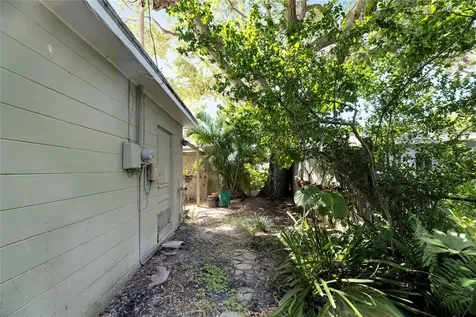 8101 23rd Avenue N St Petersburg FL 33710