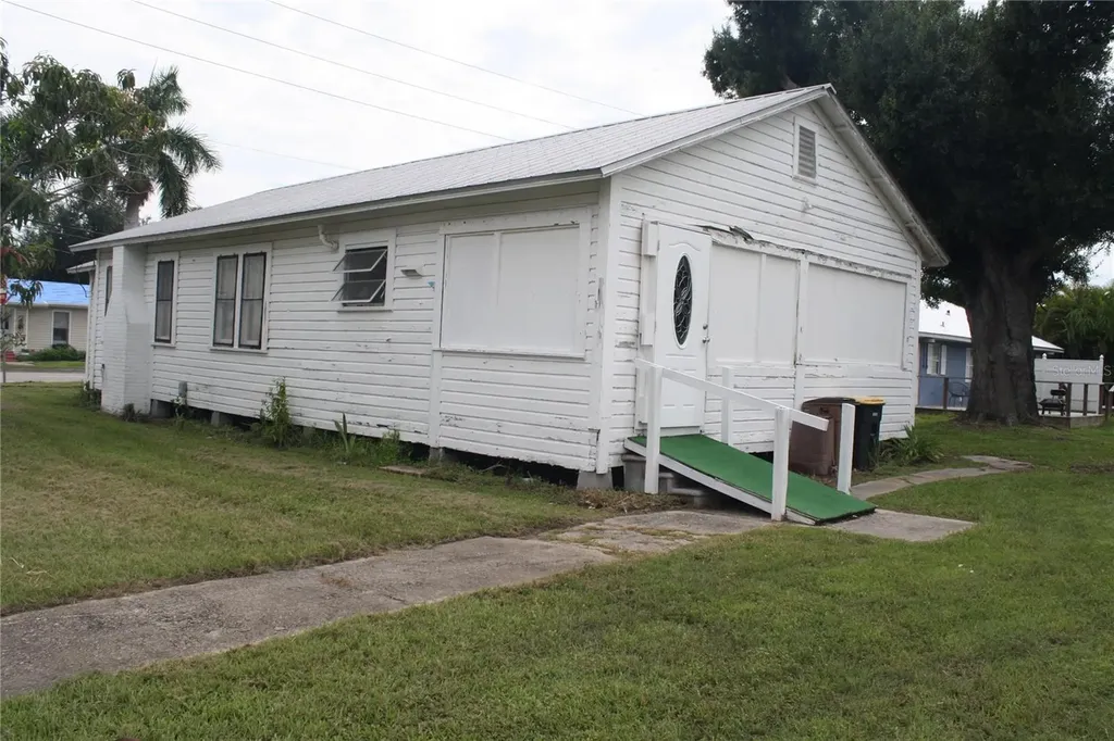 702 W Olympia Avenue Punta Gorda FL 33950