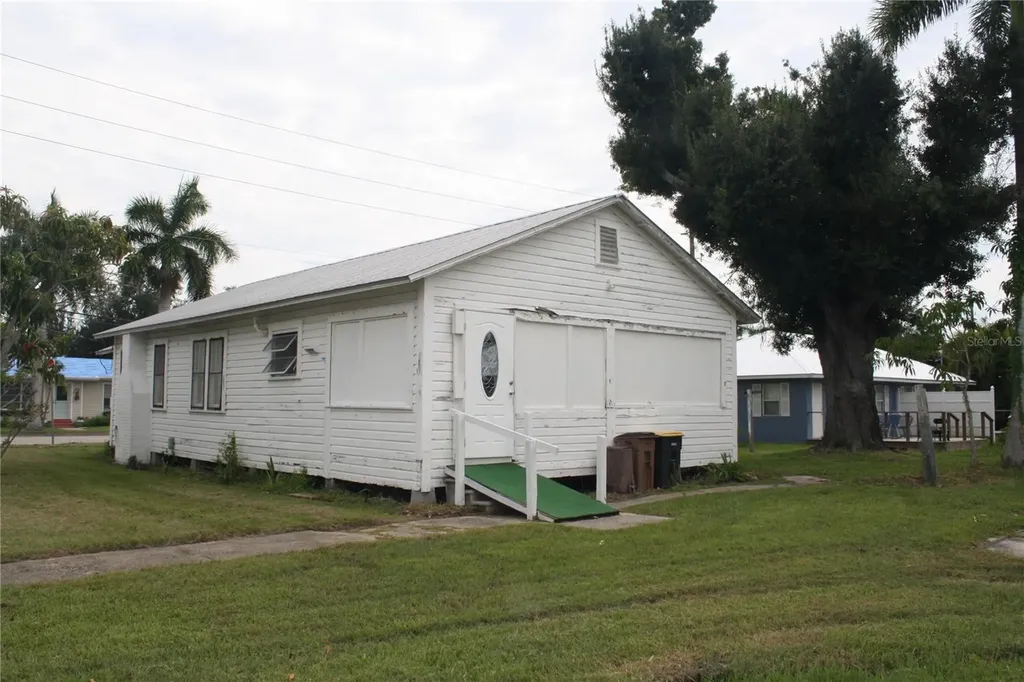 702 W Olympia Avenue Punta Gorda FL 33950