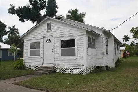 702 W Olympia Avenue Punta Gorda FL 33950