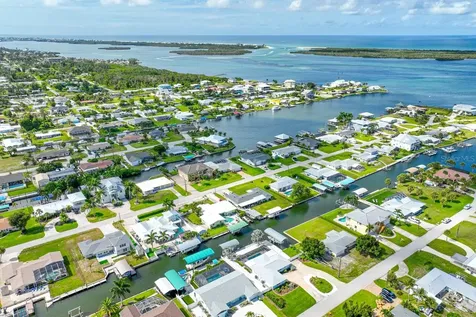 1945 Michigan Avenue Englewood FL 34224