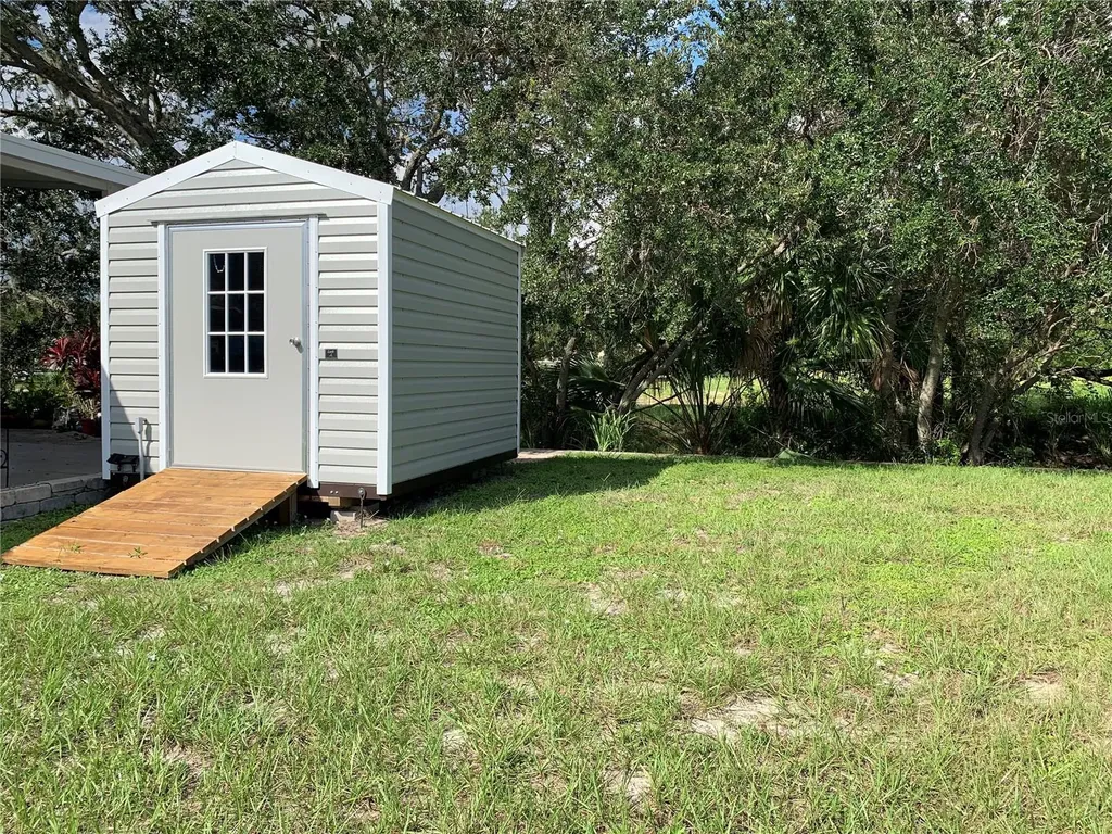 223 N Saint George Circle Apollo Beach FL 33572
