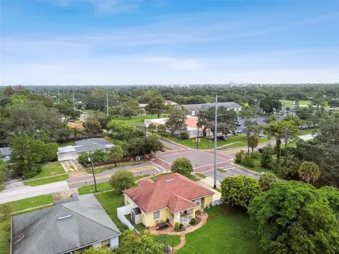 2402 Dryer Avenue Largo FL 33770
