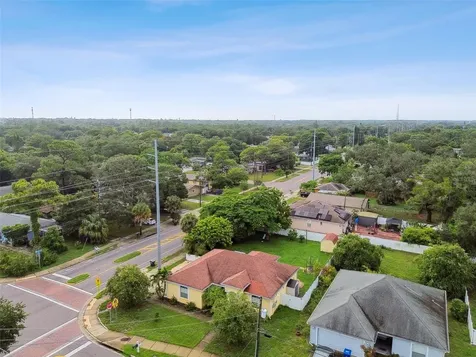 2402 Dryer Avenue Largo FL 33770