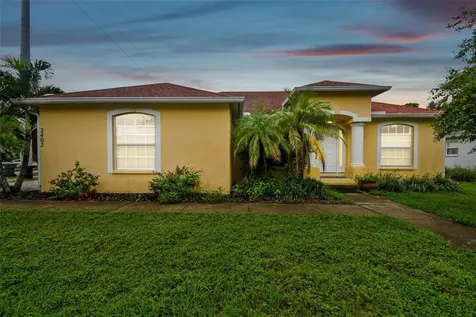 2402 Dryer Avenue Largo FL 33770