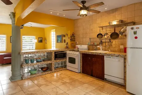 220 Calle Prudencio Quiñones Vieques PR 00765