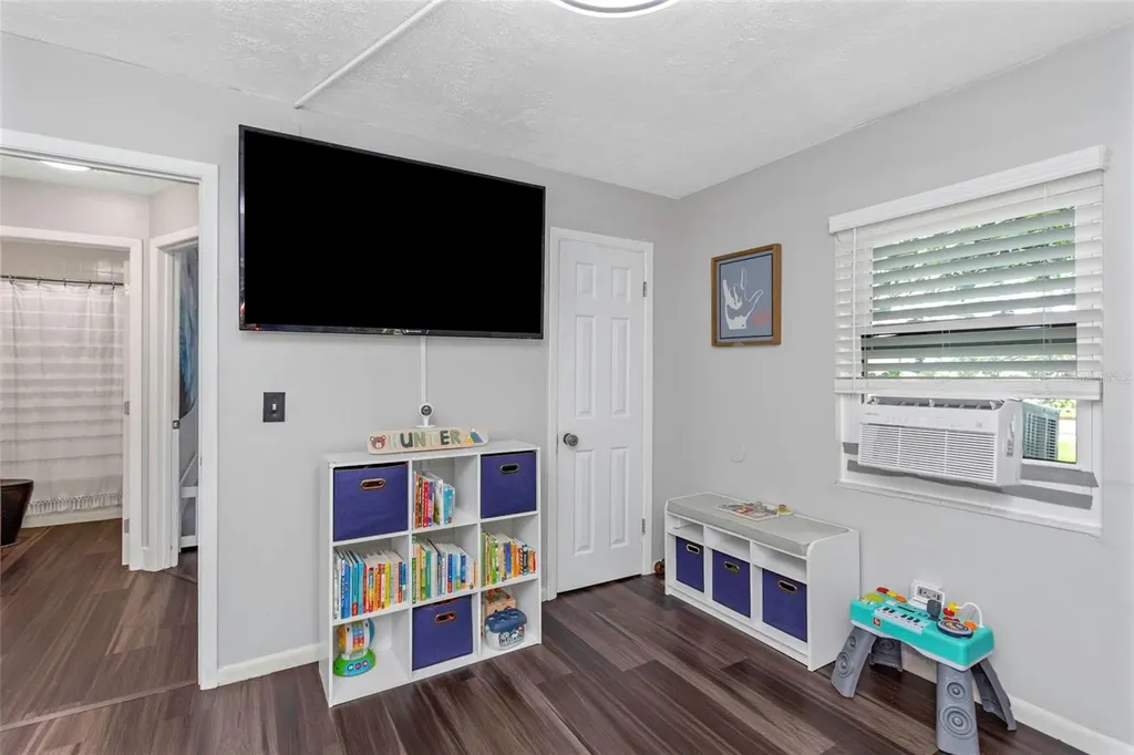 733 1/2 New Jersey Street Clearwater FL 33756