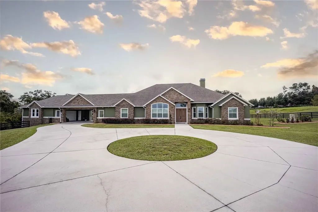 5708 Woods View Court Weirsdale FL 32195