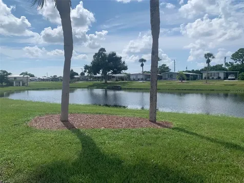 235 Estrada North Port FL 34287