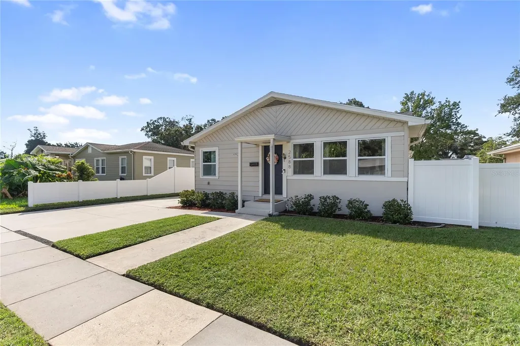 2588 17th Avenue N St Petersburg FL 33713