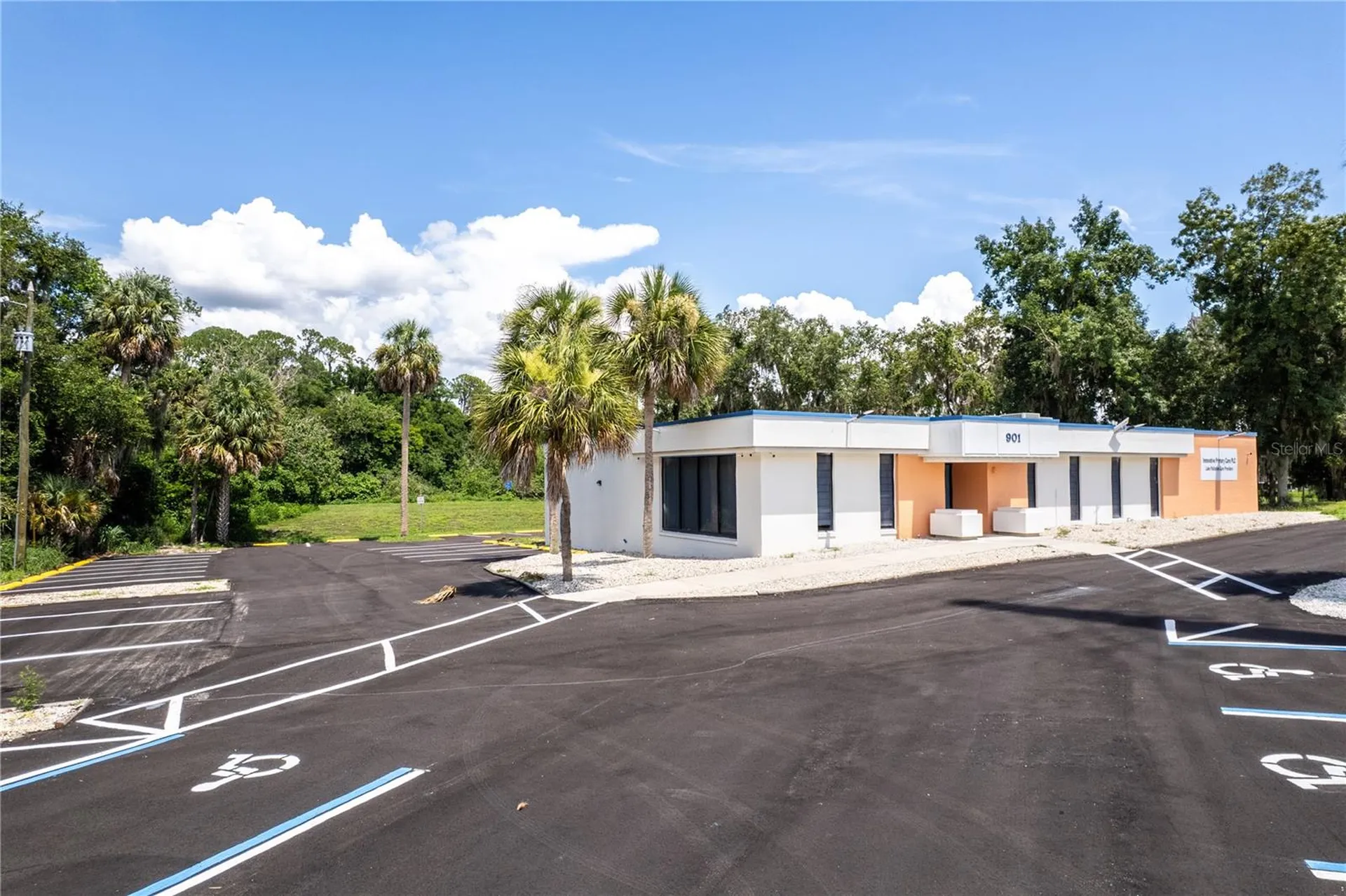 901 N Grove Street / Sr 19 Eustis FL 32726