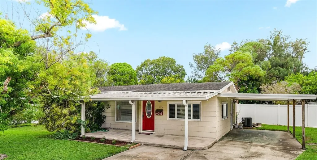 7226 Onyx Drive N St Petersburg FL 33702