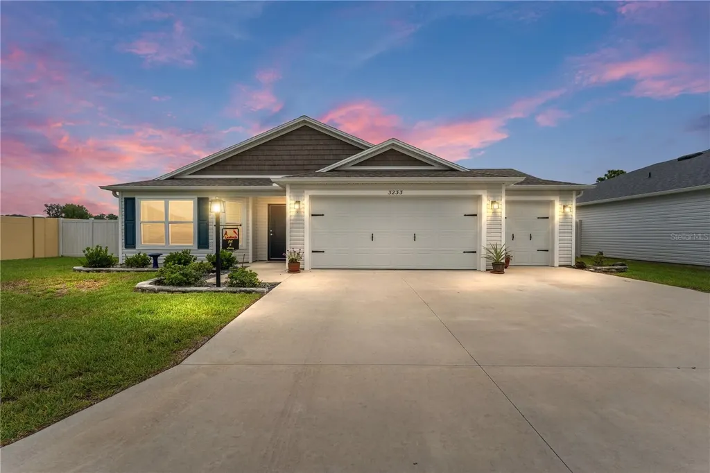 3233 Rayma Place The Villages FL 32163