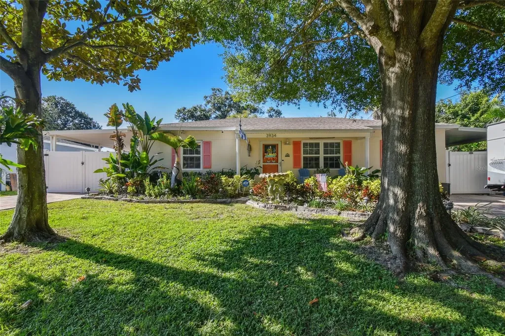 3934 W Bay Court Avenue Tampa FL 33611