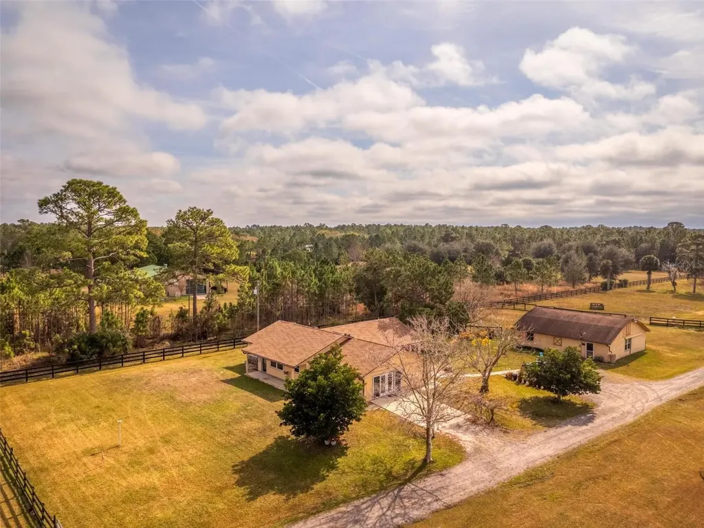 1327 W State Road 40 Pierson FL 32180