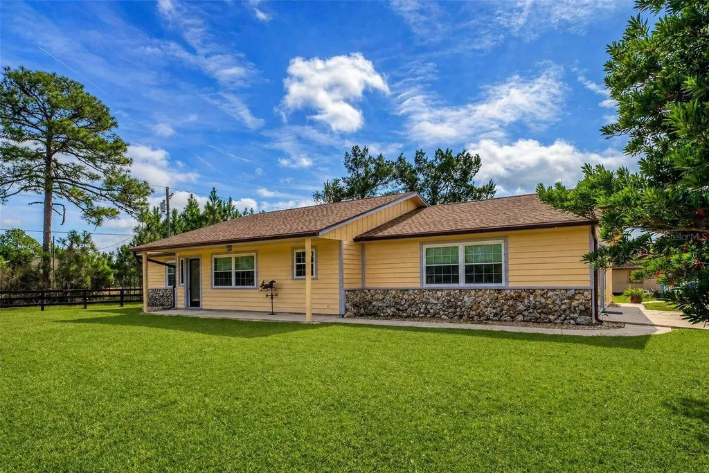 1327 W State Road 40 Pierson FL 32180