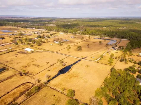 1327 W State Road 40 Pierson FL 32180