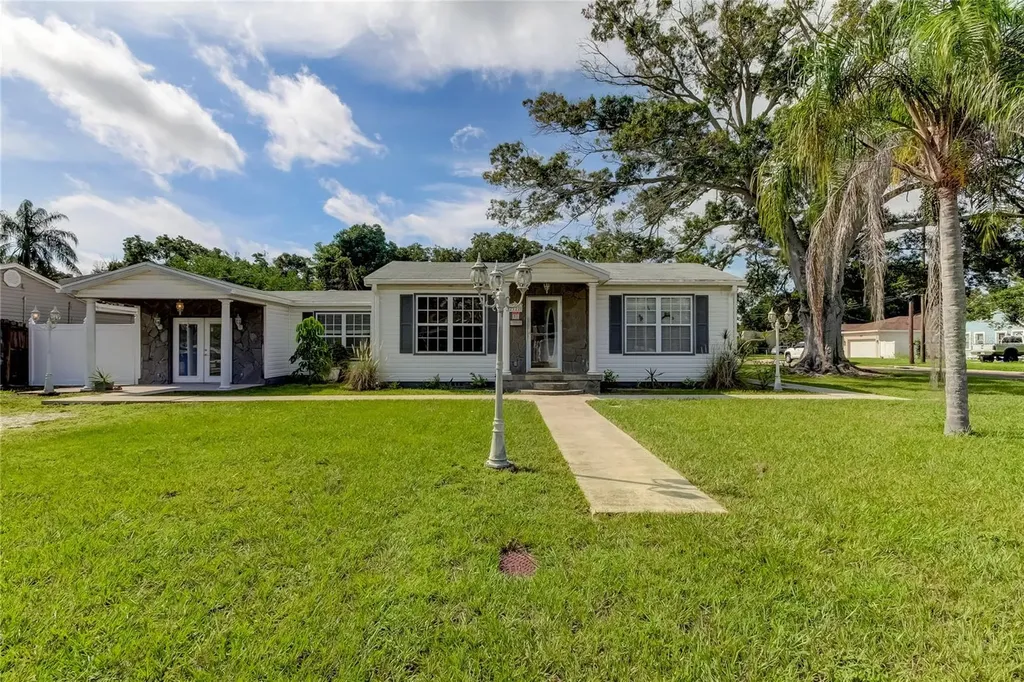 2122 52nd Avenue N St Petersburg FL 33714