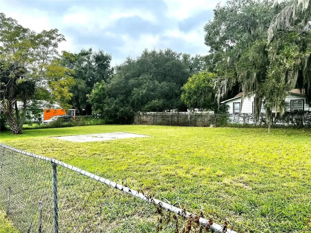 W Ruby Street Tavares FL 32778