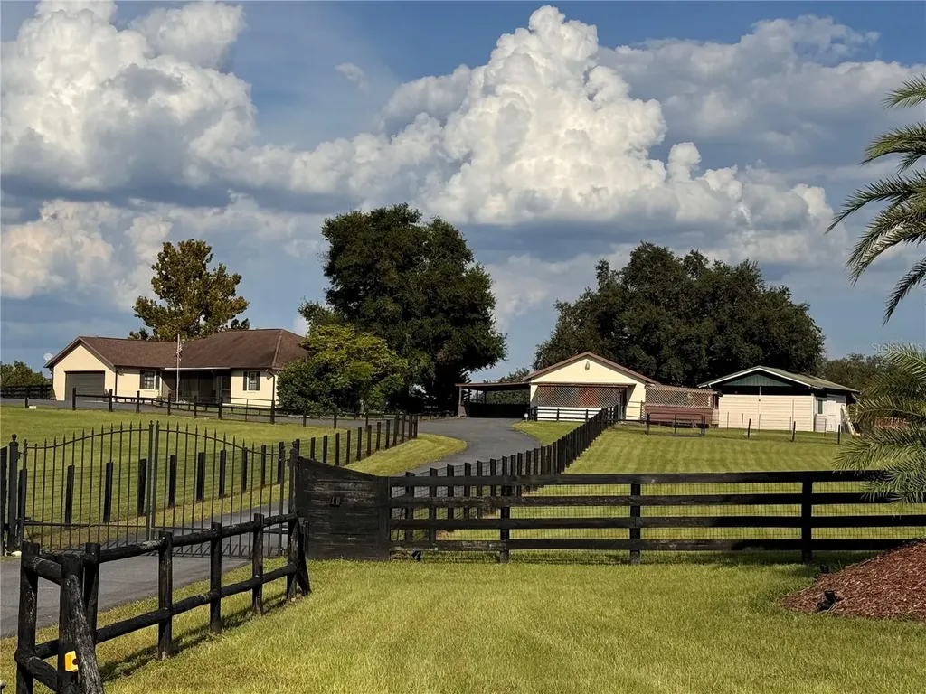 16893 SE 165th Avenue Weirsdale FL 32195