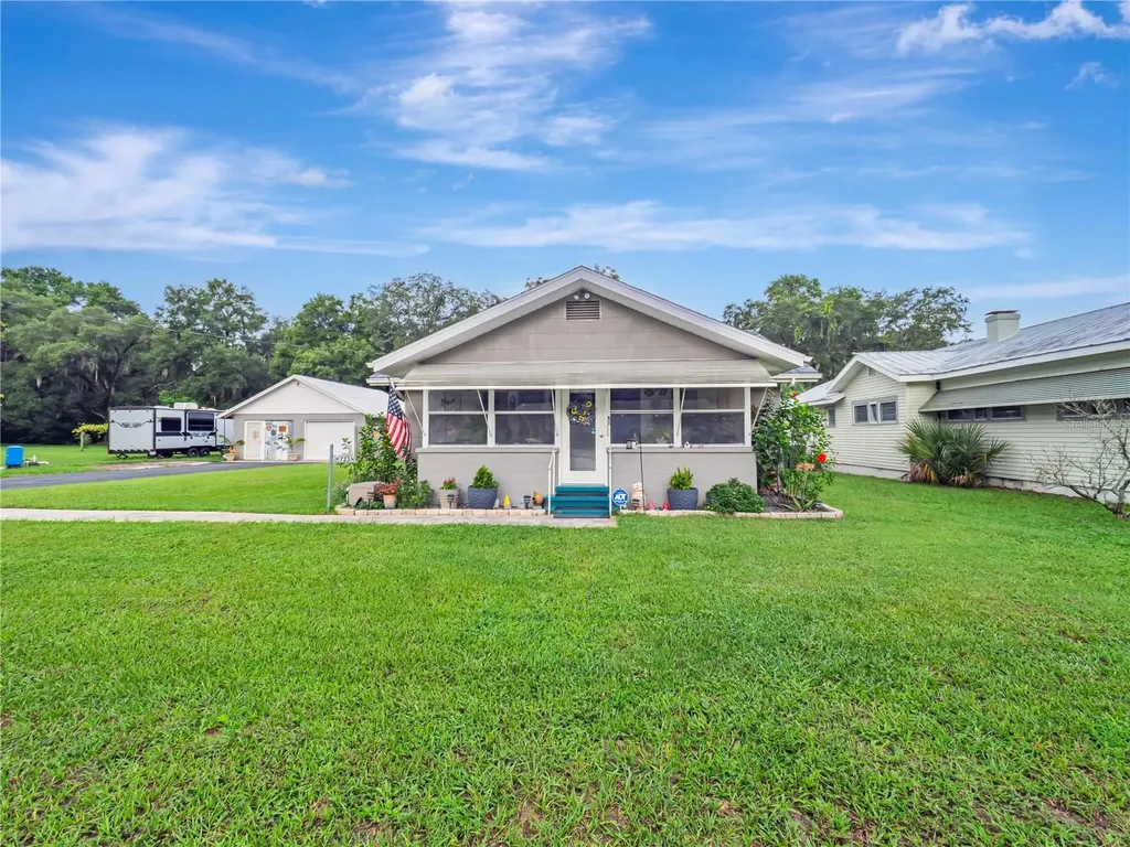 723 N Warfield Avenue Wildwood FL 34785
