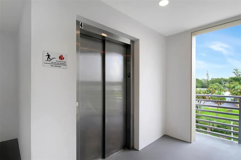 1703 N Tamiami Trail Sarasota FL 34234