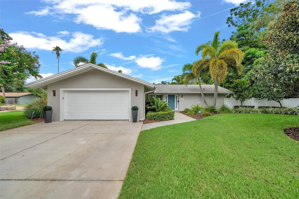 955 Serpentine Drive S St Petersburg FL 33705