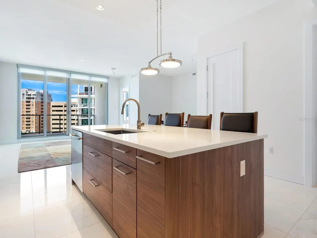 111 S Pineapple Avenue Sarasota FL 34236